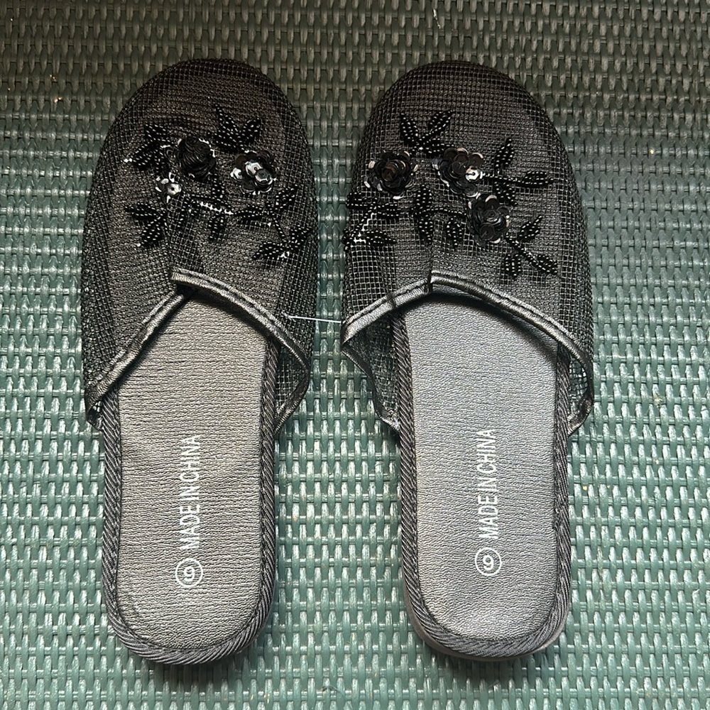 Women’s Floral Beaded Mesh Chinese Slippers